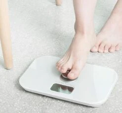 Beepower - Mini Personenweegschaal - Self Powered - Compact - Wit -MEDISANA Shop 1200x1111