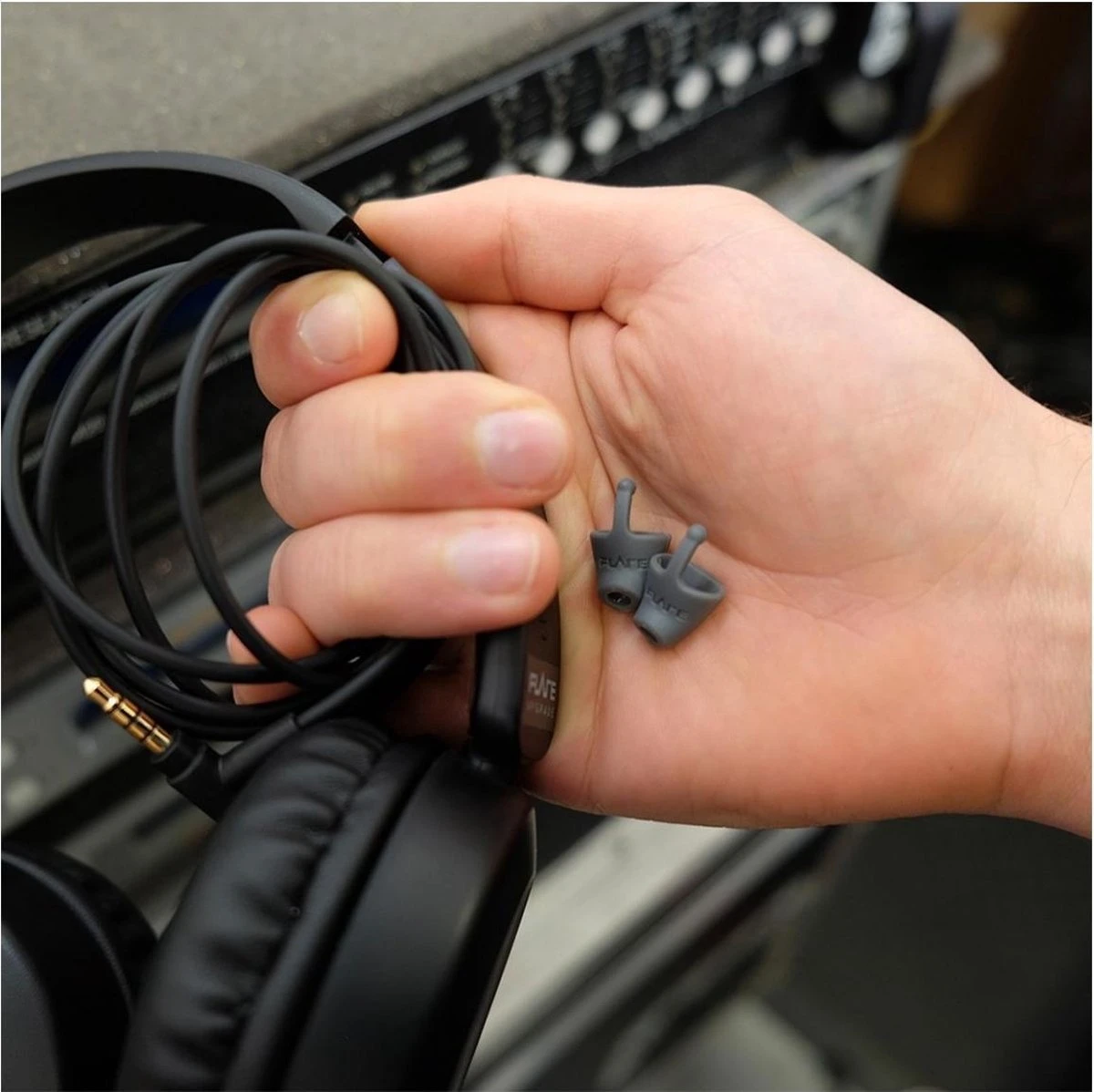 CALMER | Grijs | Een Klein Oordopje Dat Stress Vermindert | Verhoogt Geluidskwaliteit | Flare Audio 6 CALMER | Grijs | Een Klein Oordopje Dat Stress Vermindert | Verhoogt Geluidskwaliteit | Flare Audio - Afbeelding 4