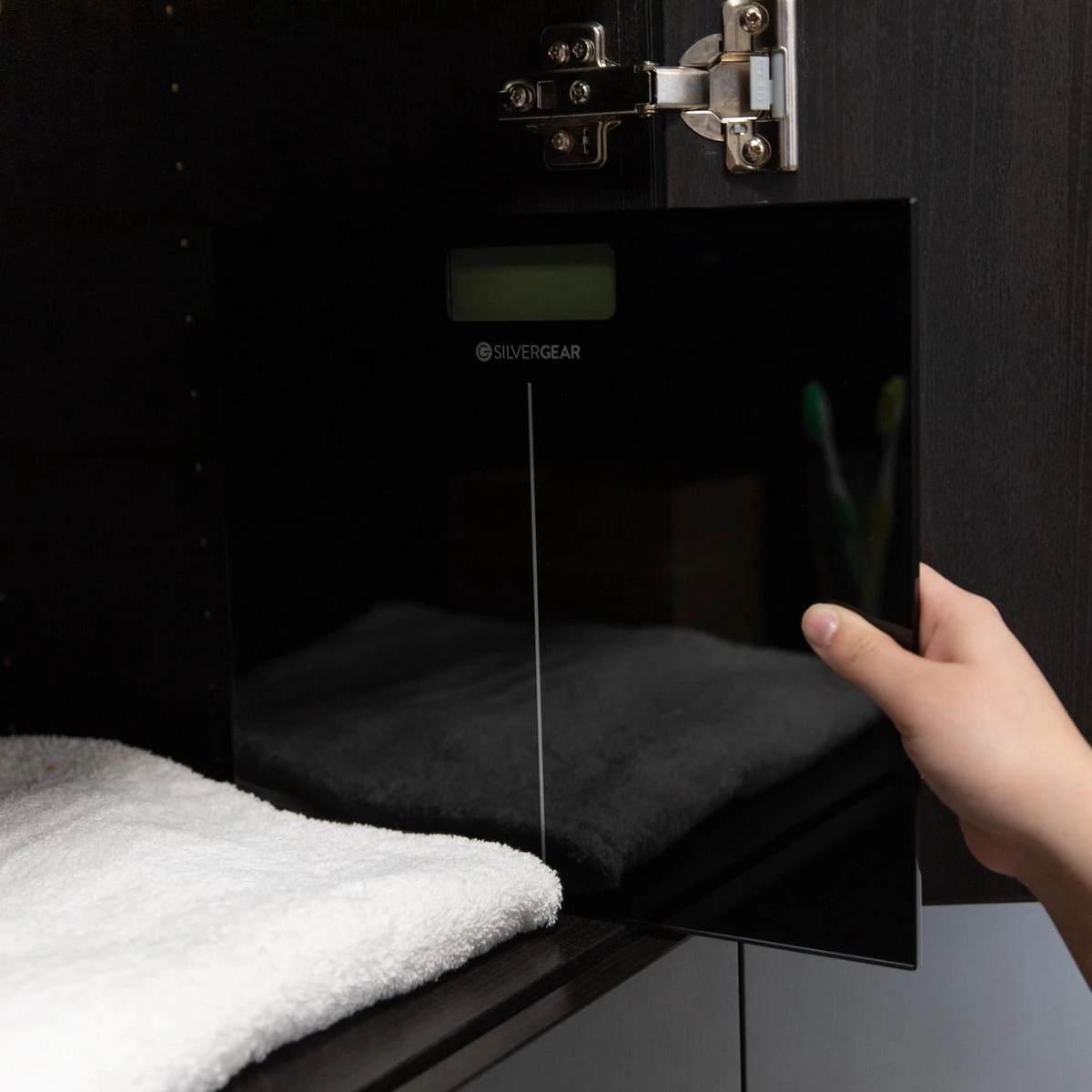 Silvergear® Personenweegschaal Digitaal - Weegschaal - Makkelijk Op Te Bergen - Verlicht LCD Scherm - Zwart 10 Silvergear® Personenweegschaal Digitaal - Weegschaal - Makkelijk Op Te Bergen - Verlicht LCD Scherm - Zwart - Afbeelding 8