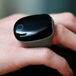 New2075 – Saturatiemeter – Zuurstofmeter Vinger – Oximeter – Hartslagmeter – Gratis App–voor Snurken En Slaap Apnea – Beter Slapen -MEDISANA Shop 1200x1200 367