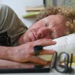 New2075 – Saturatiemeter – Zuurstofmeter Vinger – Oximeter – Hartslagmeter – Gratis App–voor Snurken En Slaap Apnea – Beter Slapen -MEDISANA Shop 1200x1200 370