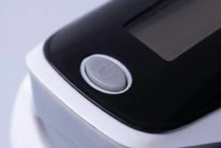 Sinji Pulse Oximeter - Saturatiemeter Met Hartslagmeter - Met Draagkoord - Voor Thuis En Professioneel Gebruik -MEDISANA Shop 1200x800 28