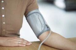 OMRON X2 Basic Bloeddrukmeter Bovenarm - Aanbevolen Door Hartstichting - Blood Pressure Monitor Met Hartslagmeter – Onregelmatige Hartslag - Klinisch Gevalideerd - 22 Tot 32 Cm Manchet – 3 Jaar Garantie -MEDISANA Shop 1200x800 55