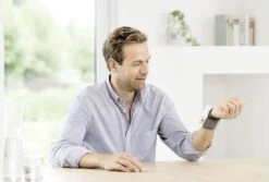 Beurer BC28 - Bloeddrukmeter Pols - Hartritmestoornis Herkenning -MEDISANA Shop 1200x811 1