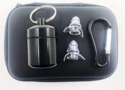 Festivalgoodies - Gehoorbescherming - Oordoppen Voor Muziek En Festivals - Luxe - Zwart - Party Plugs - Gehoorbescherming - 20db - Doorzichtig - Gehoorbescherming Voor Volwassenen - Oordoppen Festivals - Oordoppen Muziek - Zwart -MEDISANA Shop 1200x863 1