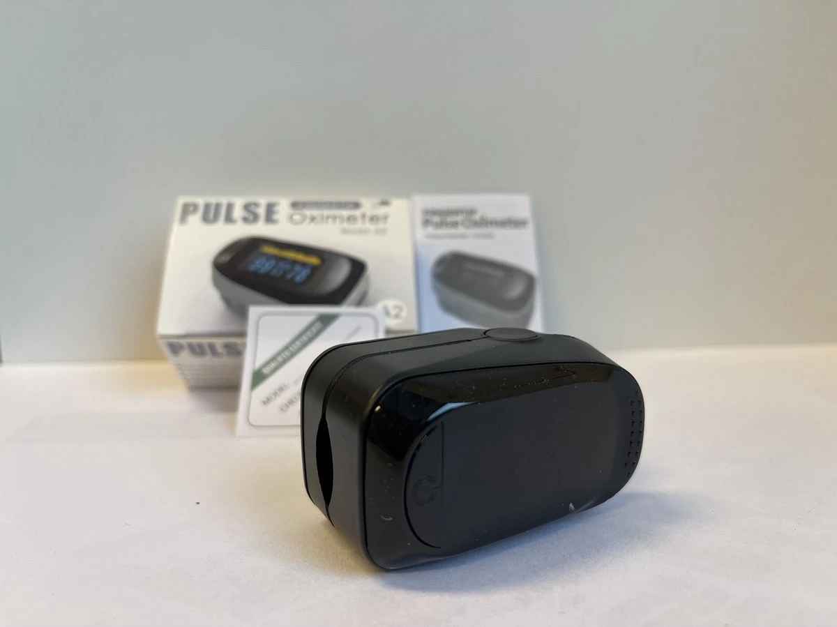 Saturatiemeter Pulse Oximeter - Saturatie Meter - Vingertip Saturatiemeter - Meet Uw Hartslag En Saturatie - Pulse A2 3 Saturatiemeter Pulse Oximeter - Saturatie Meter - Vingertip Saturatiemeter - Meet Uw Hartslag En Saturatie - Pulse A2