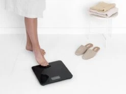 Brabantia ReNew Personenweegschaal Digitaal - Geen Batterij Nodig - Dark Grey -MEDISANA Shop 1200x900 15