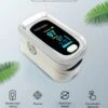 Saturatiemeter - Oximeter - Saturatiemeter Zuurstofmeter Vinger- Zuurstofmeter- Saturatiemeter Best Getest- Hartslagmeter- Inclusief Draagkoord - Medisch Apparaat CE Gekeurd