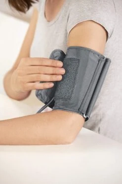 Beurer BM 27 Bovenarm Bloeddrukmeter - Hartritmestoornis Herkenning - WHO Risico Indicatie - Wit -MEDISANA Shop 798x1200