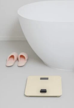 Brabantia ReNew Personenweegschaal Digitaal - Geen Batterij Nodig - Soft Beige 23 Brabantia ReNew Personenweegschaal Digitaal - Geen Batterij Nodig - Soft Beige -MEDISANA Shop 821x1200